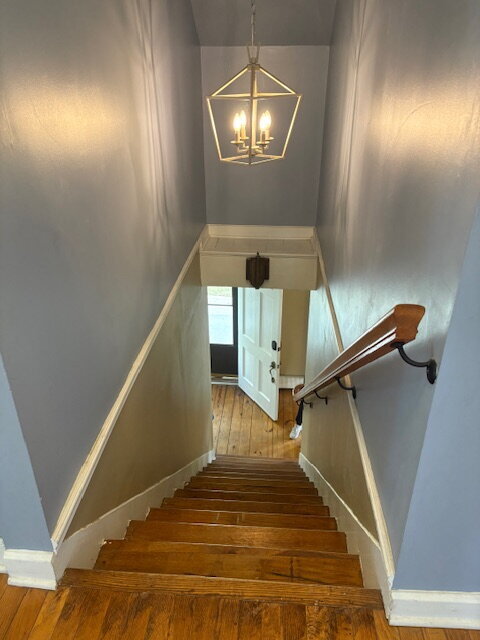 Building Photo - Hardwood floors and beautiful back yard in...