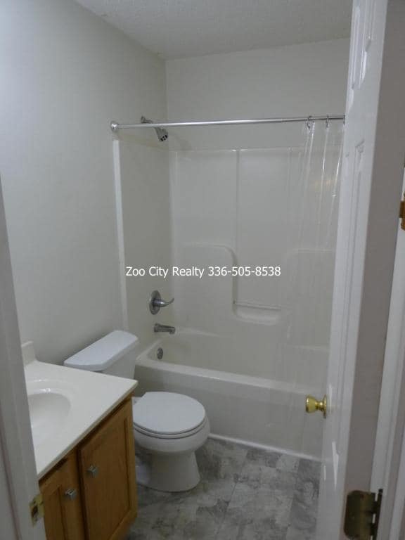 Building Photo - 730 Breeze Hill Rd