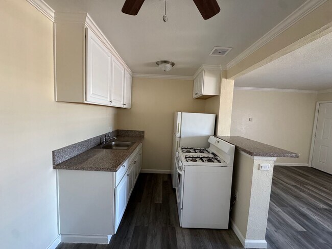 Building Photo - Welcome to SkyView Villa & Somerset Apartm...