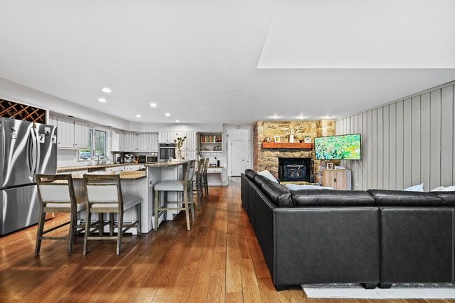 Building Photo - 395 Thayer Pond Rd