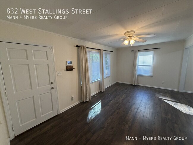 Building Photo - 832 W Stallings St