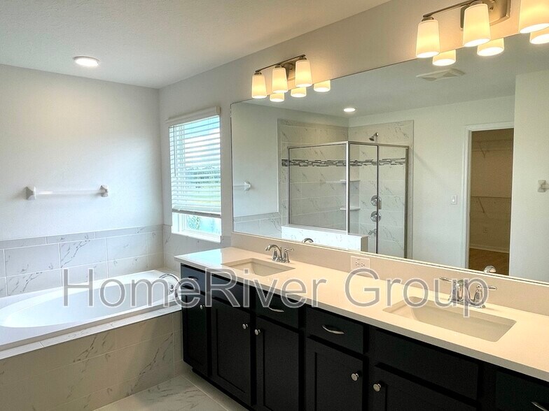 Building Photo - 10701 New Morning Dr