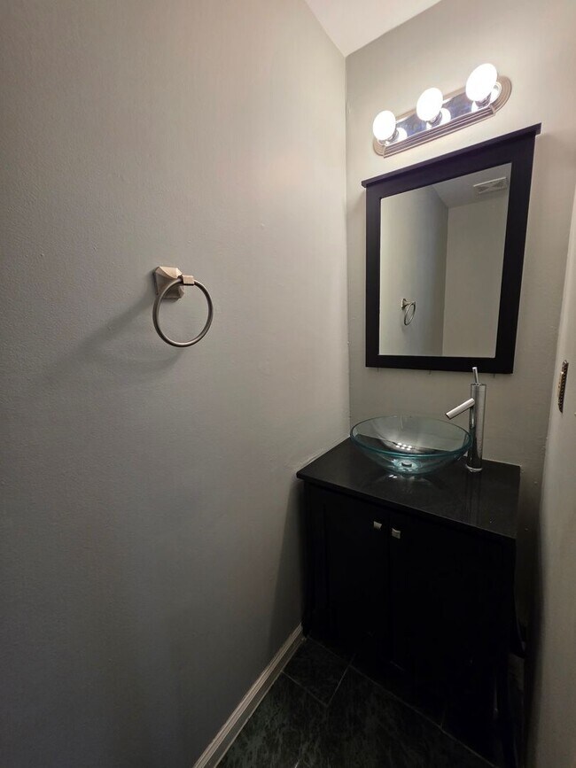 Building Photo - PEMBROKE CROSSING CONDOS