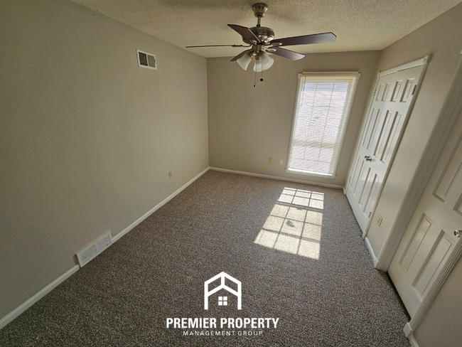 Building Photo - 4BR Memphis Home w/ Brick Fireplace, Formal Dining & Fenced Yard