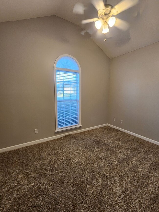 Building Photo - !!$500!! OFF FIRST MONTH!! Spacious 4BR Home with Fireplace, Screened Porch & Privacy-Fenced Yard