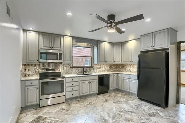 Building Photo - 316 Tarragonna St