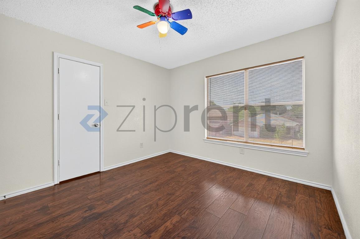 Building Photo - Unit