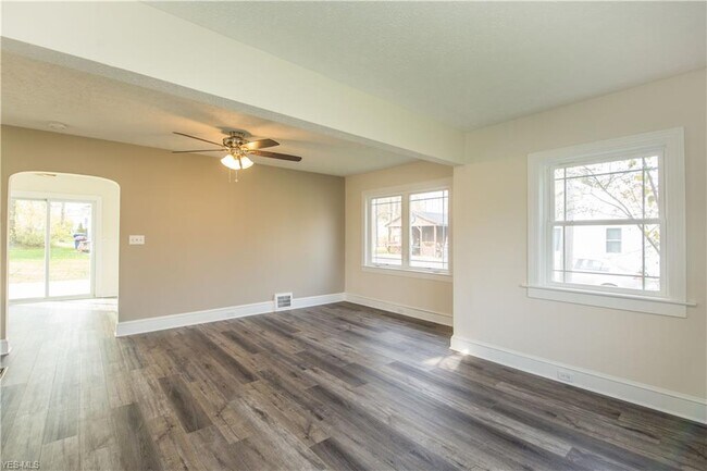 Building Photo - 1061 Orchard Ave