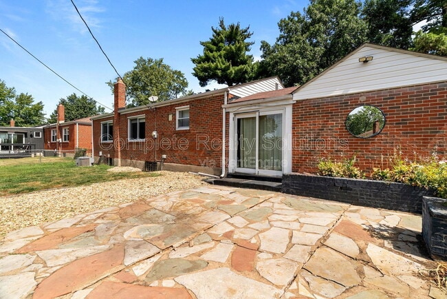 Building Photo - 1225 Buck Ave