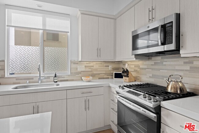 Building Photo - 10827 W Riverton Ct