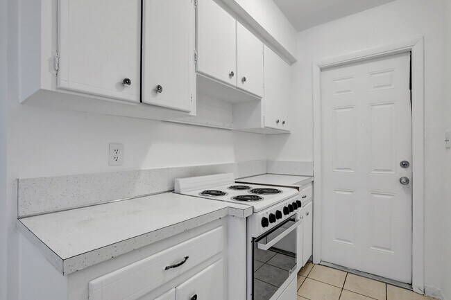 Building Photo - 5951 NE 18th Ave