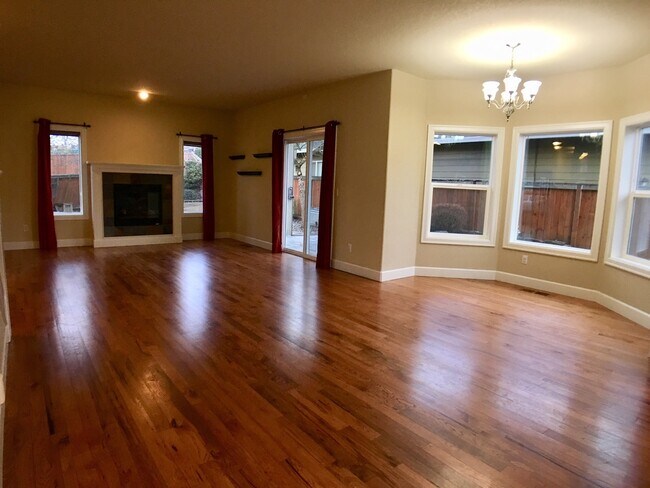 Building Photo - Stunning 3BD  Lake Shore Home with Office and Loft Area!  Gorgeous Finishes!