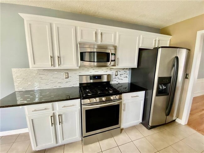 Building Photo - 9020 Friarbridge Dr