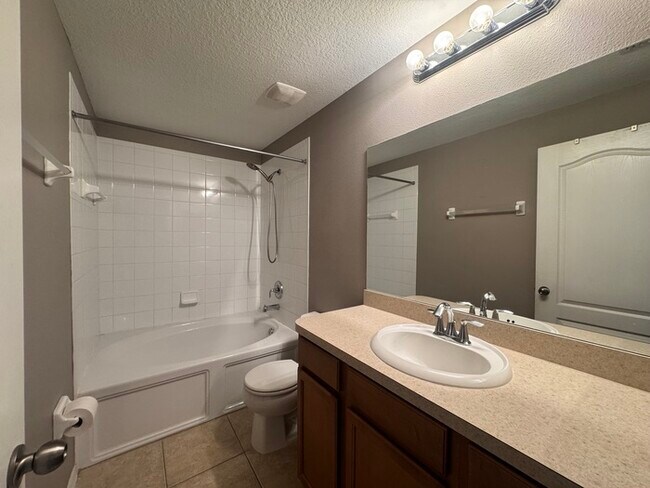 Building Photo - Summerfield Townhome