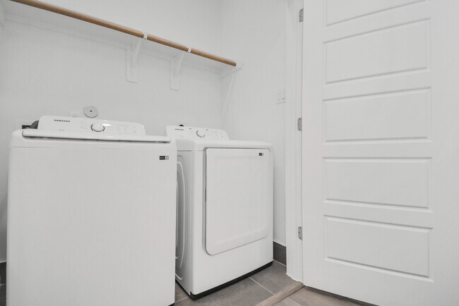 Building Photo - 778 W Tidwell Rd