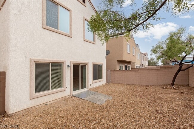 Building Photo - 2875 Rough Green St