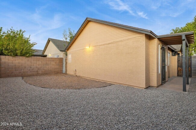 Building Photo - 5644 S 41st Pl