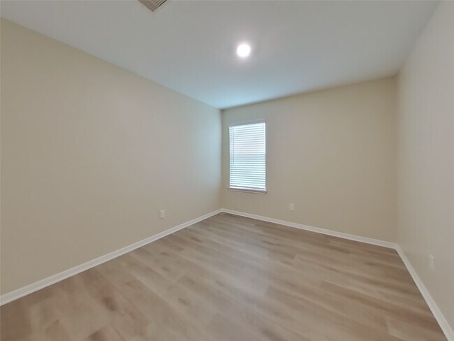 Building Photo - 805 Painted Bison Dr