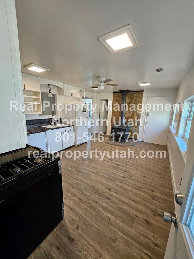 Building Photo - 3 Bedroom 1 Bath Home Now Available in Ogden