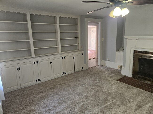 Building Photo - 54 Maple St