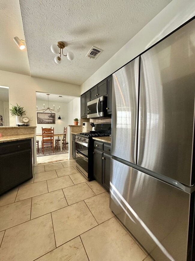 Building Photo - COMING SEPTEMBER 2025 - Updated 3 Bedroom ...