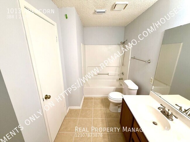 Building Photo - 1013 Abercorn-