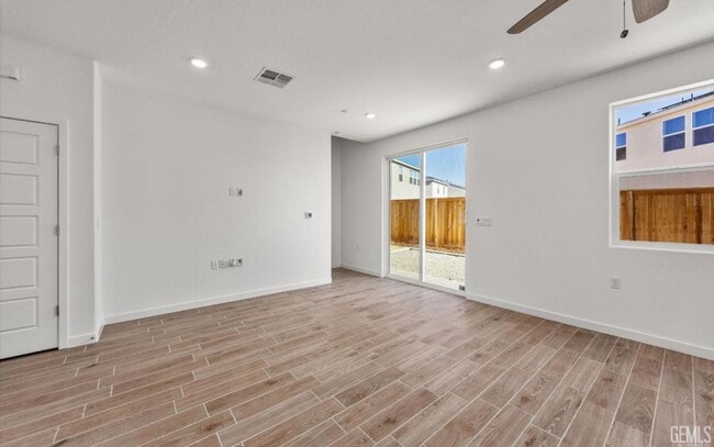 Building Photo - New Construction Call to set up a showing