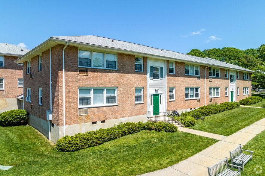 Crestwood Lake Apartments 90 Beaumont Cir Yonkers NY 10710
