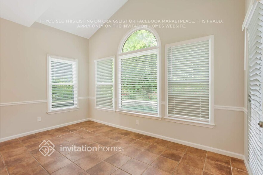 Building Photo - 2256 Glenridge Dr
