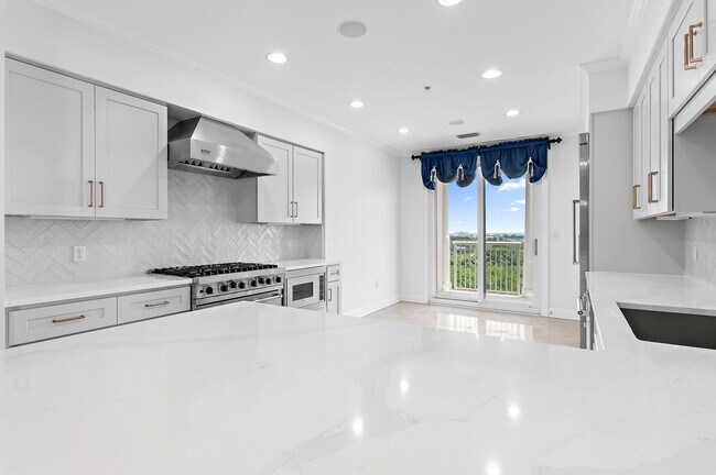Building Photo - 400 Kelly Plantation Dr