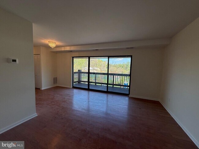 Building Photo - 2754 Hollywood Rd