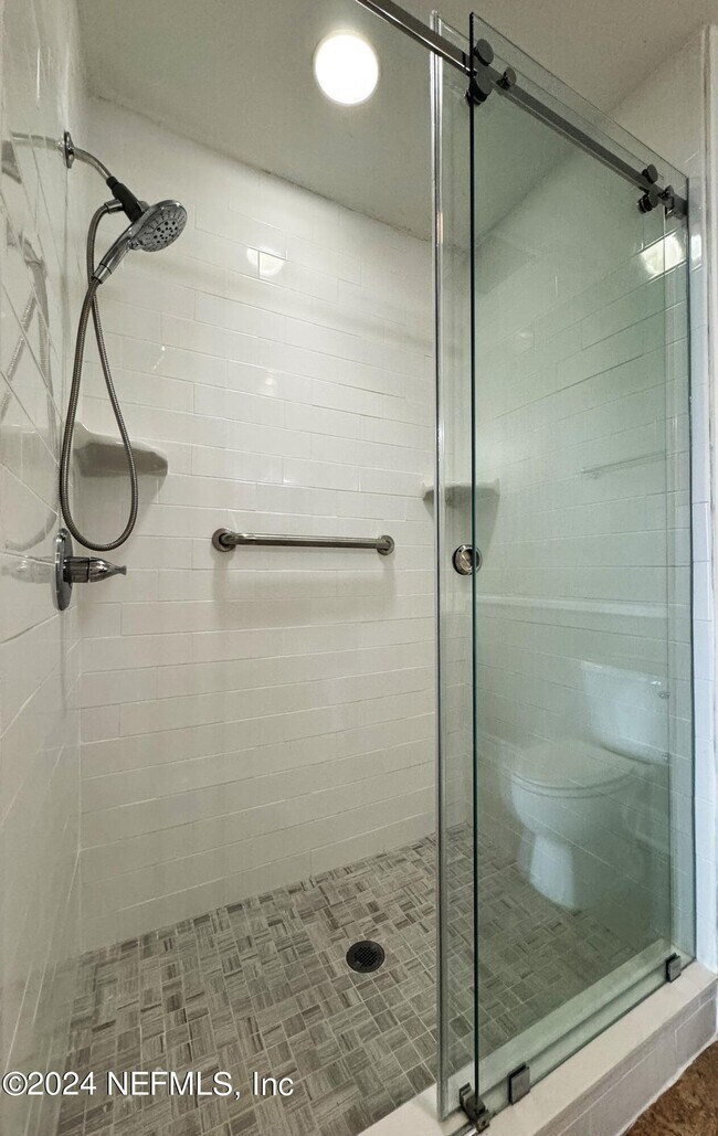 Building Photo - 1661 Riverside Ave