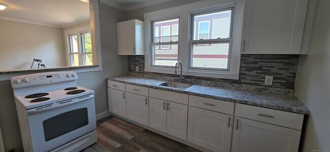 Building Photo - 312 Huntington St