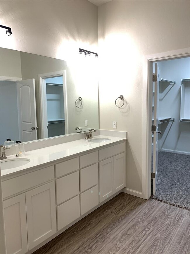 Building Photo - 3341 Enclave Pl