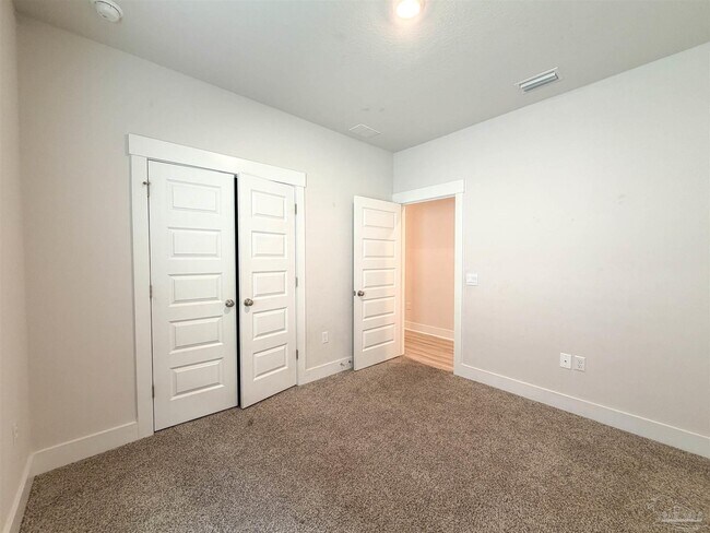 Building Photo - 9899 Starling Dr