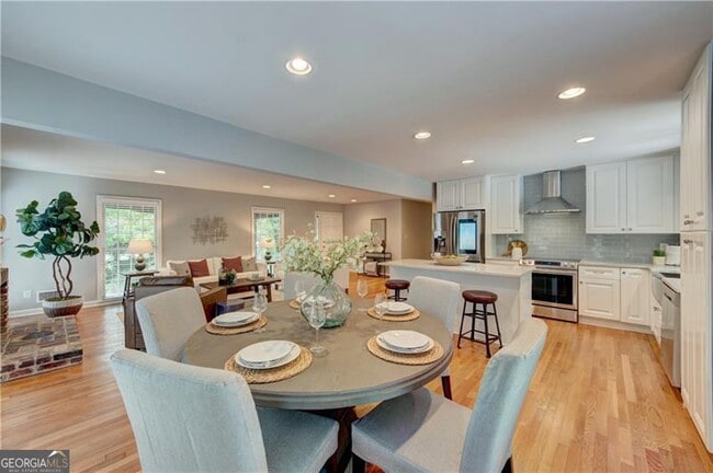 Building Photo - 4540 Club Valley Dr NE