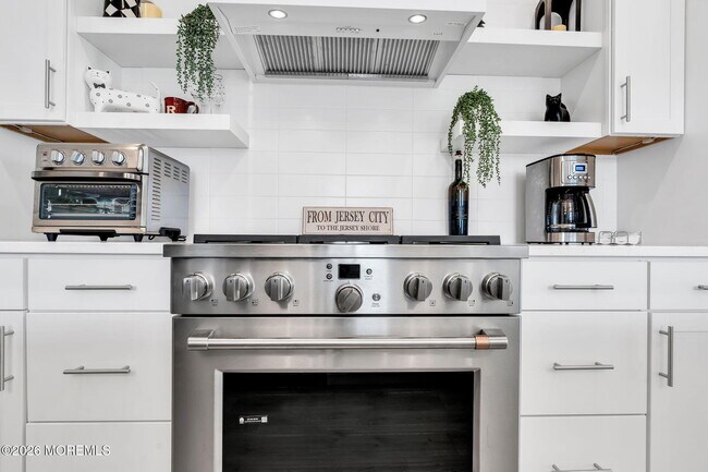 Building Photo - 218 3rd Ave