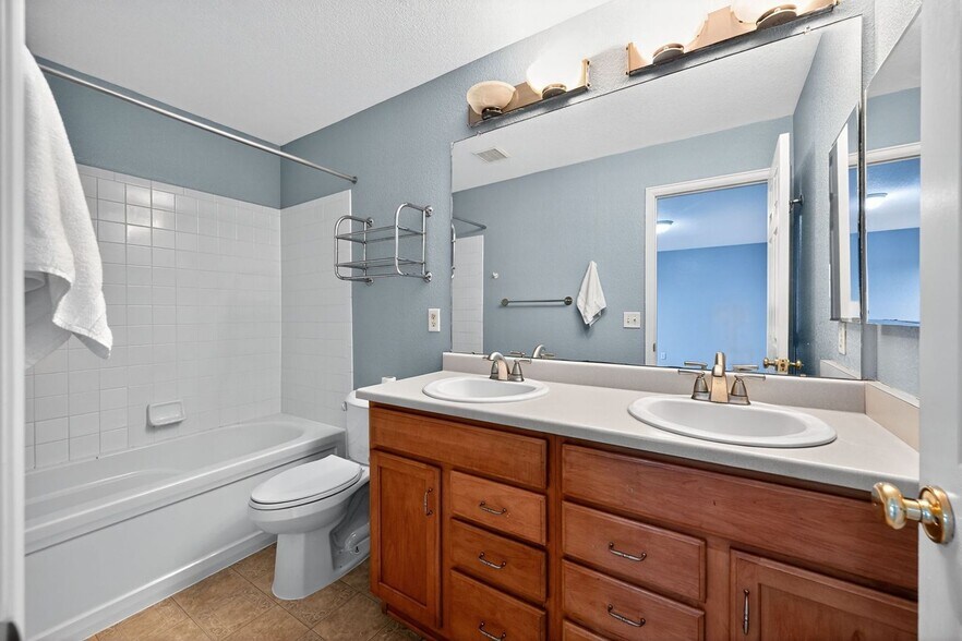 Building Photo - 16421 E Otero Ave