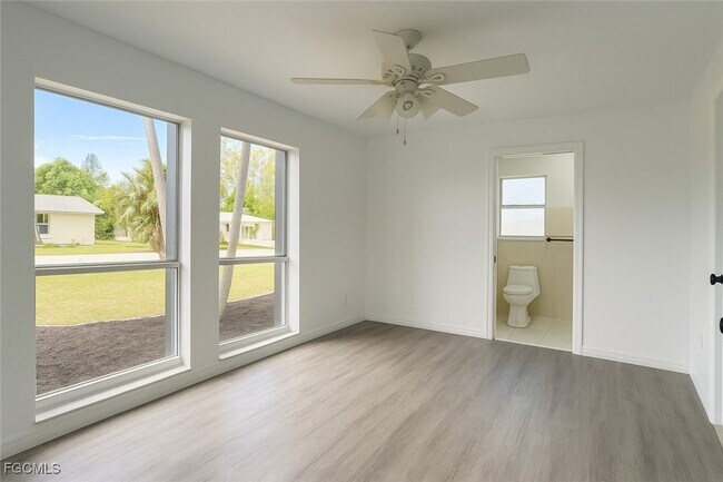 Building Photo - 4123 SE 3rd Ave