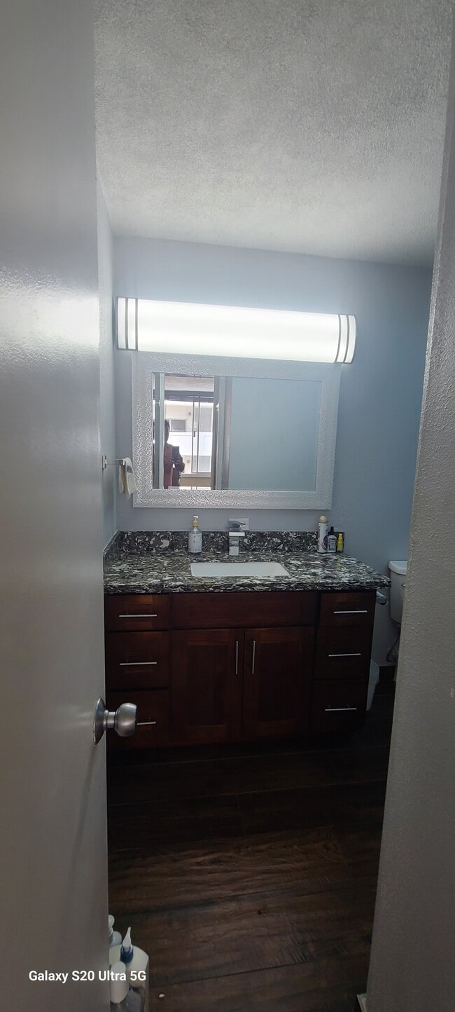 Building Photo - 2415 Ala Wai Blvd