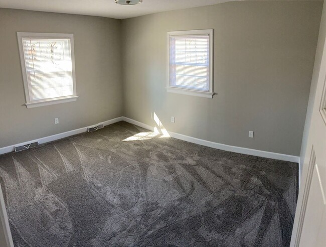 Building Photo - 308 College Park Dr