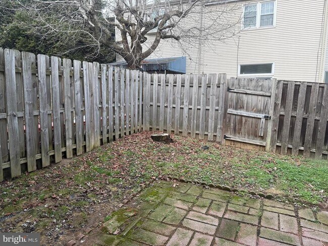 Building Photo - 9 Autumn Hill Way