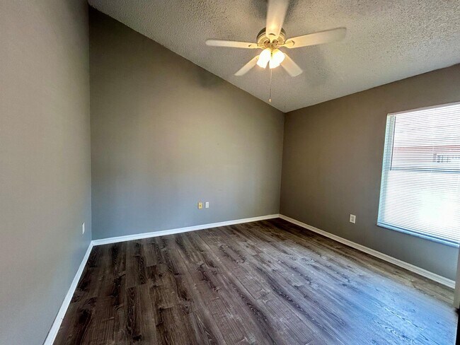 Building Photo - 138 Sir Phillips Dr