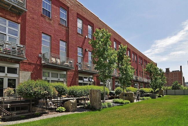Building Photo - 801 N Washington Ave