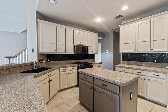 Building Photo - 7201 Breezy Pass Cove