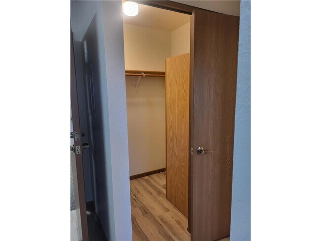 Building Photo - 609 Main St S