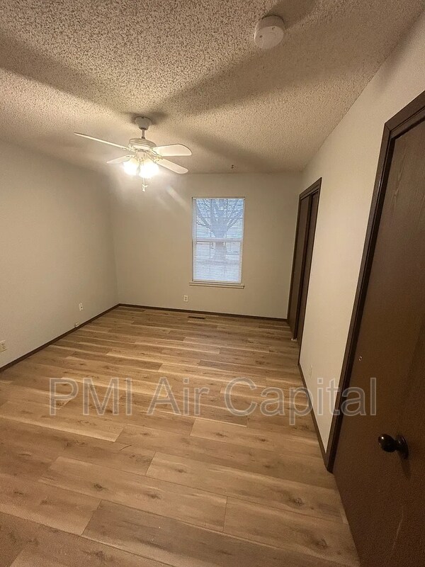 Building Photo - 1530 N Maybelle St