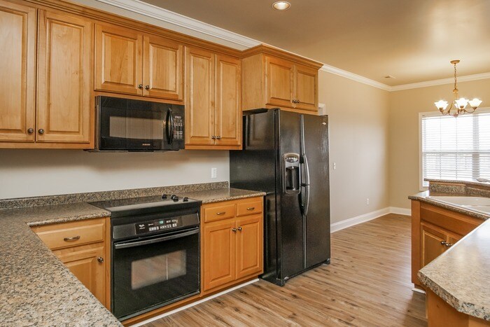 Building Photo - 223 Duck Creek Dr