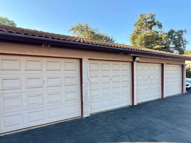 Building Photo - Beautiful 3-Bedroom Condo in Villas at Cal...