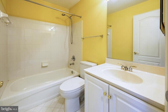 Building Photo - 1156 Regal Oak Dr